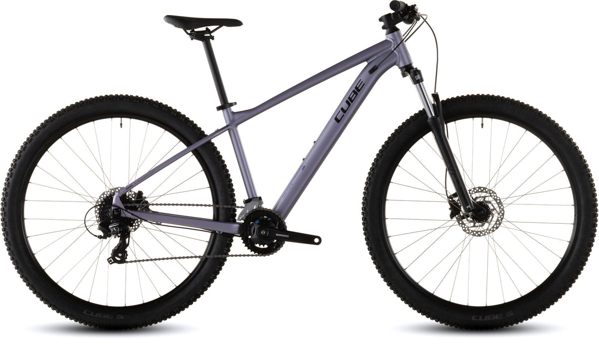 Bicicleta de montaña CUBE Aim ONE 2026 color lightpurple & chrome vista lateral completa