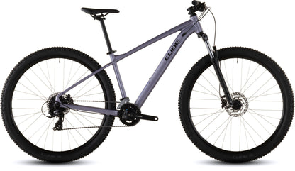 Bicicleta de montaña CUBE Aim ONE 2026 color lightpurple & chrome vista lateral completa