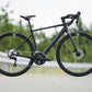 Bicicleta CUBE Attain SLX 2026 coal & prism - Vista outdoors