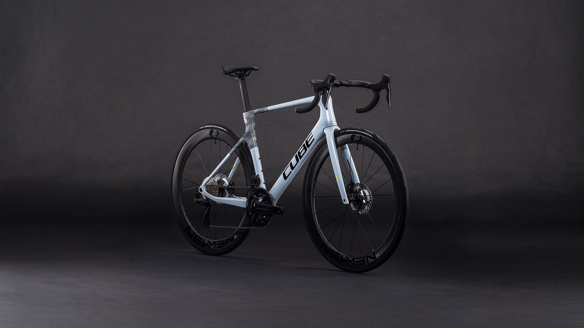 Cube Agree C:62 Race Glacier & Black 2026