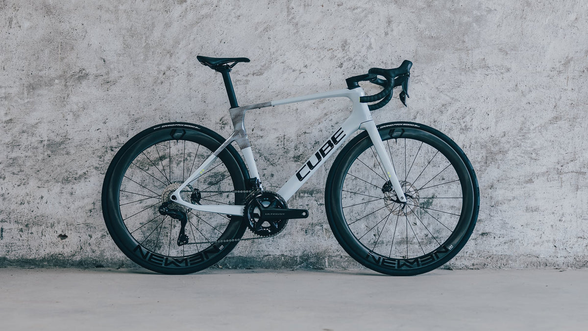 Cube Agree C:62 Race Glacier & Black 2026