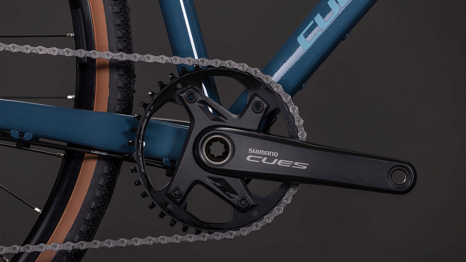 CUBE Nuroad ONE 2026 detalle transmision shimano Cues y componentes gravel