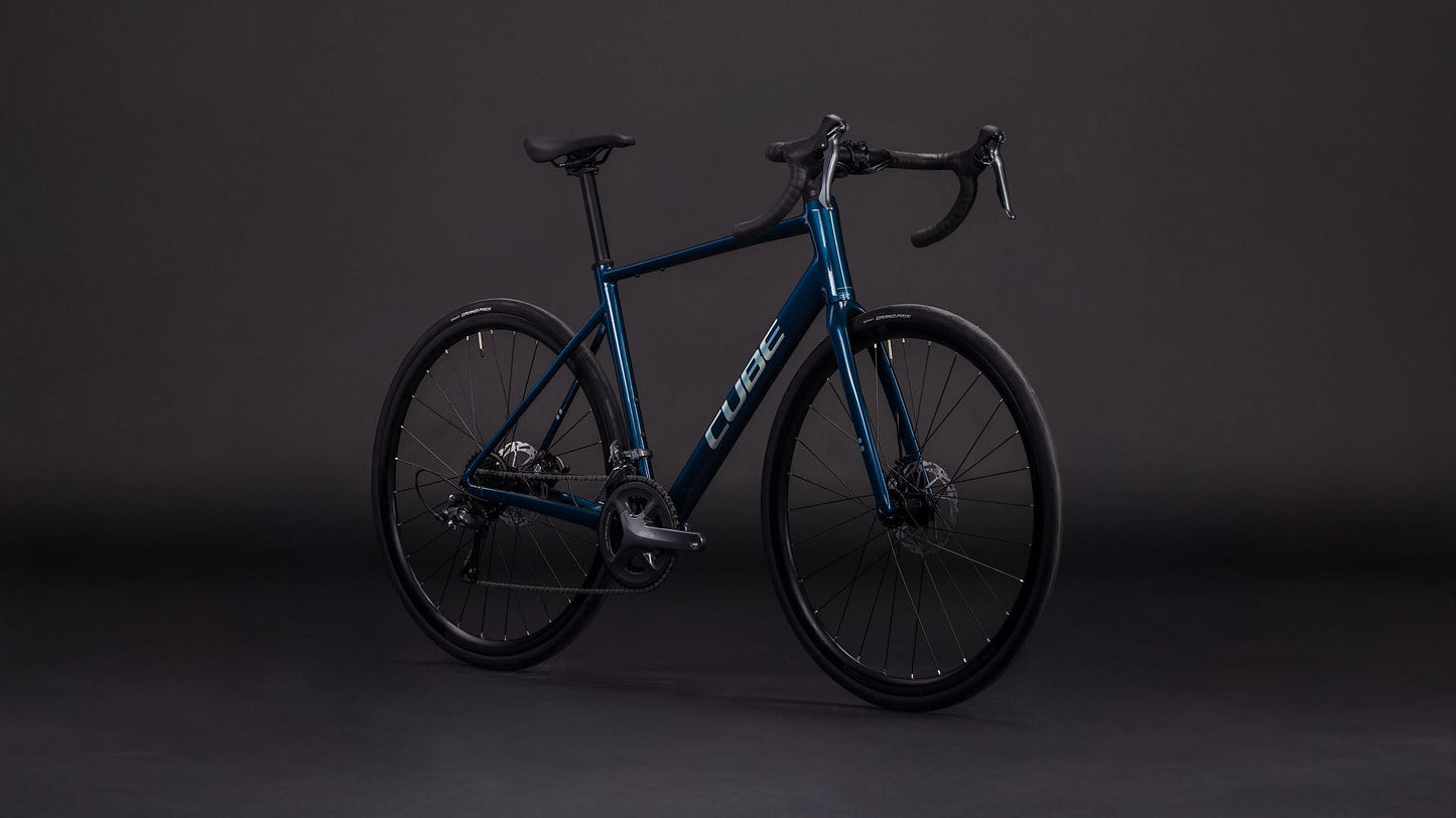 Bicicleta CUBE Attain Pro - Vista trasera y componentes