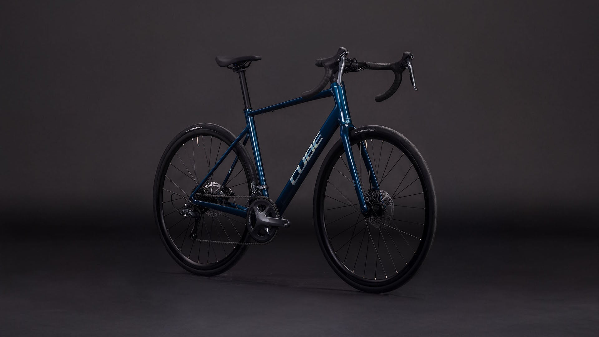 Bicicleta CUBE Attain Pro - Vista trasera y componentes