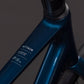 CUBE Attain Pro 2026 nautica & prism - Detalle de horquilla de carbono