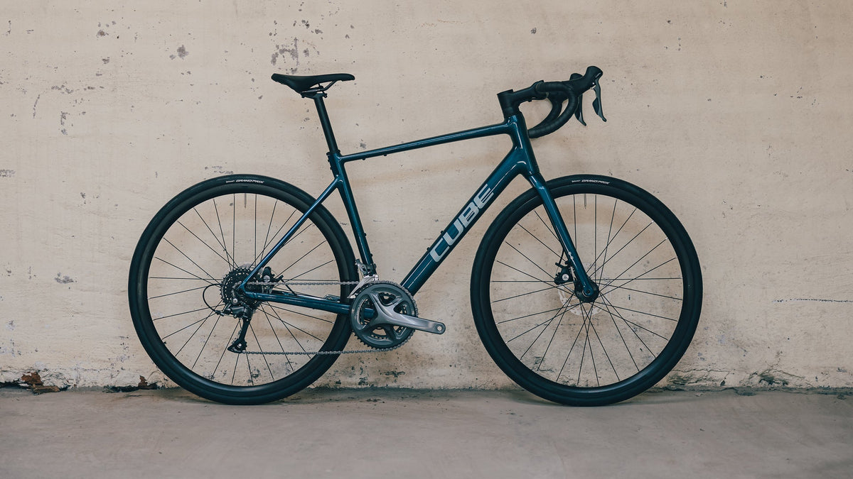 Bicicleta de ruta CUBE Attain Pro - Detalle de cuadro aluminio 6061