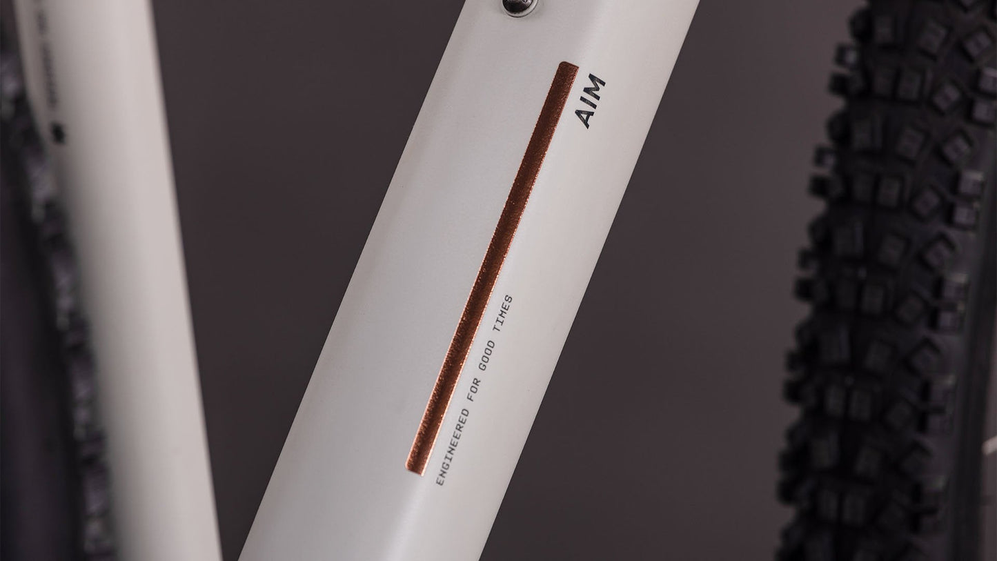 CUBE Aim Pro Greige & Titan 2026