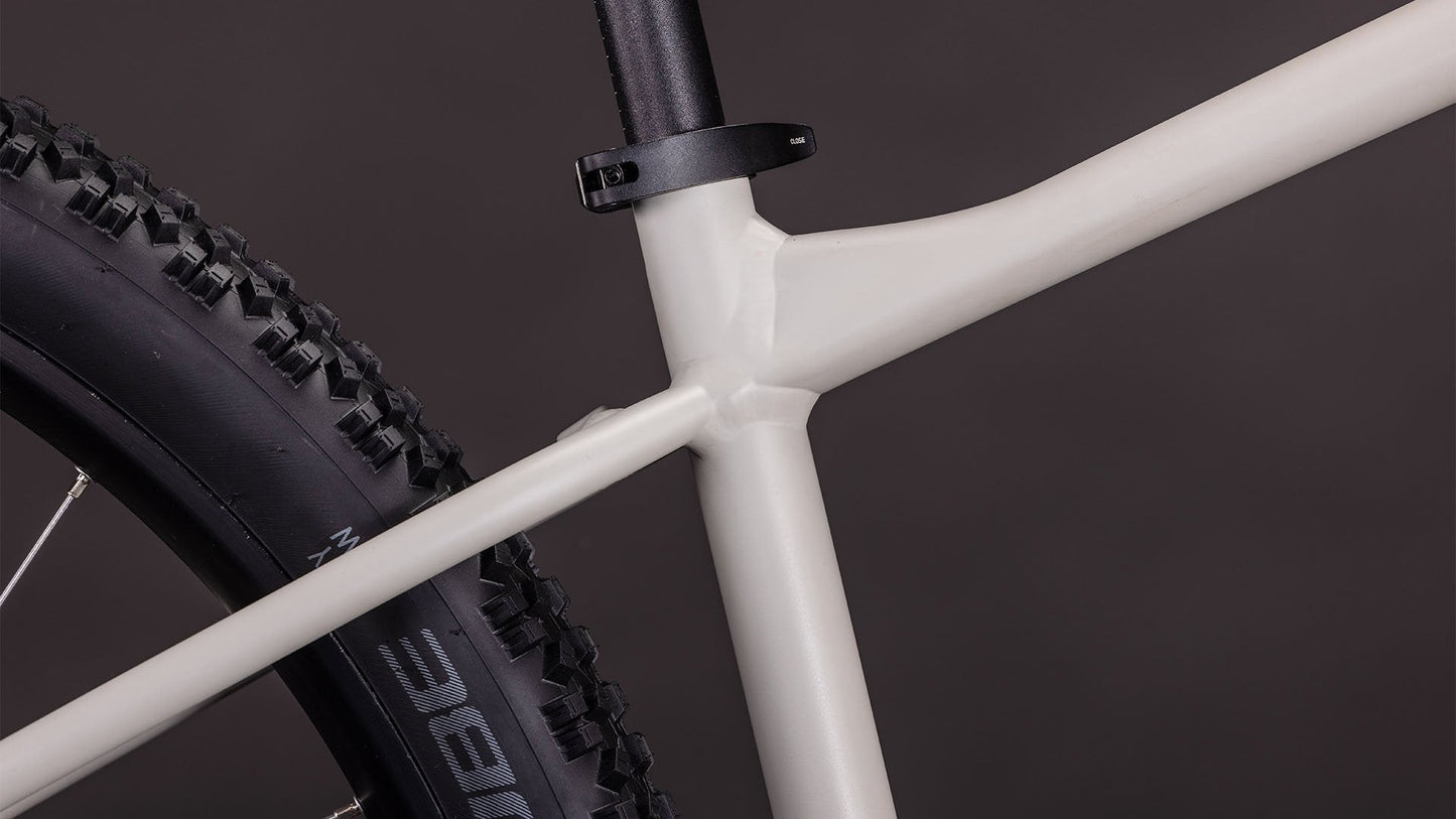 CUBE Aim Pro Greige & Titan 2026